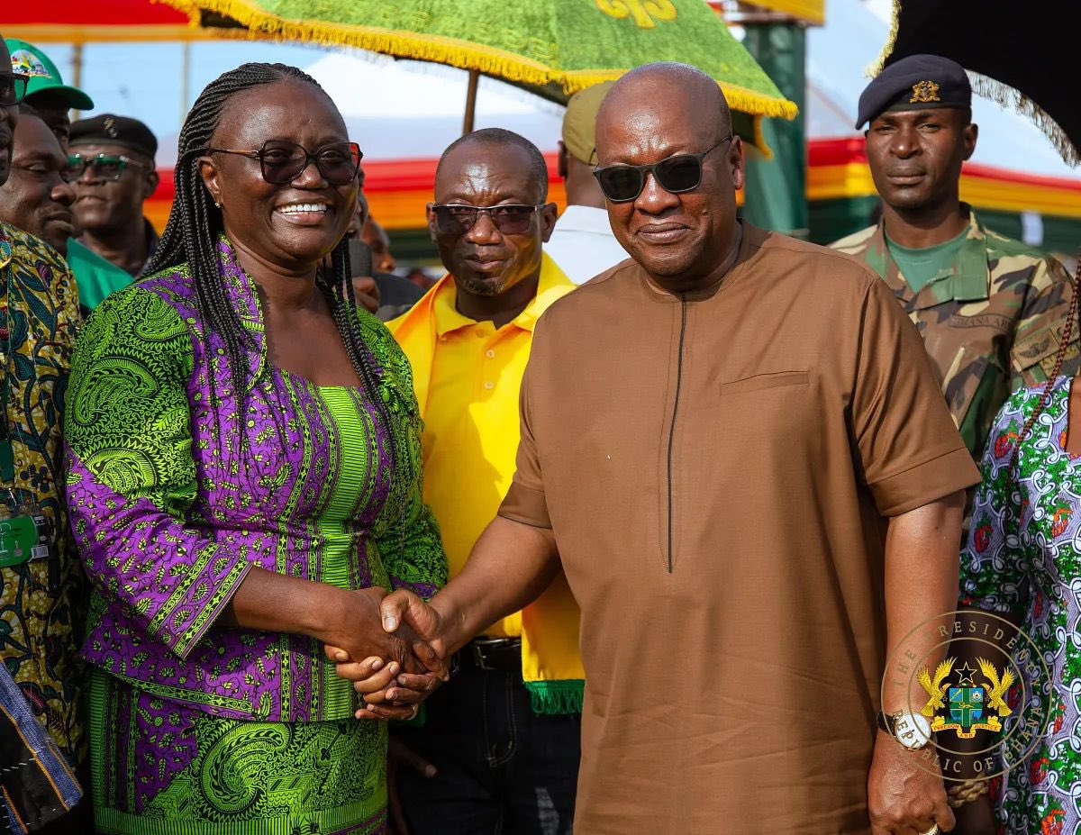 Photograph of the President of the Republic of Ghana 🇬🇭, His Excellency John Dramani Mahama and the 2023 Global Best Vice-Chancellor for Quality Education, Professor (Mrs.) Rita Akosua Dickson — KNUST 🧠♥️
