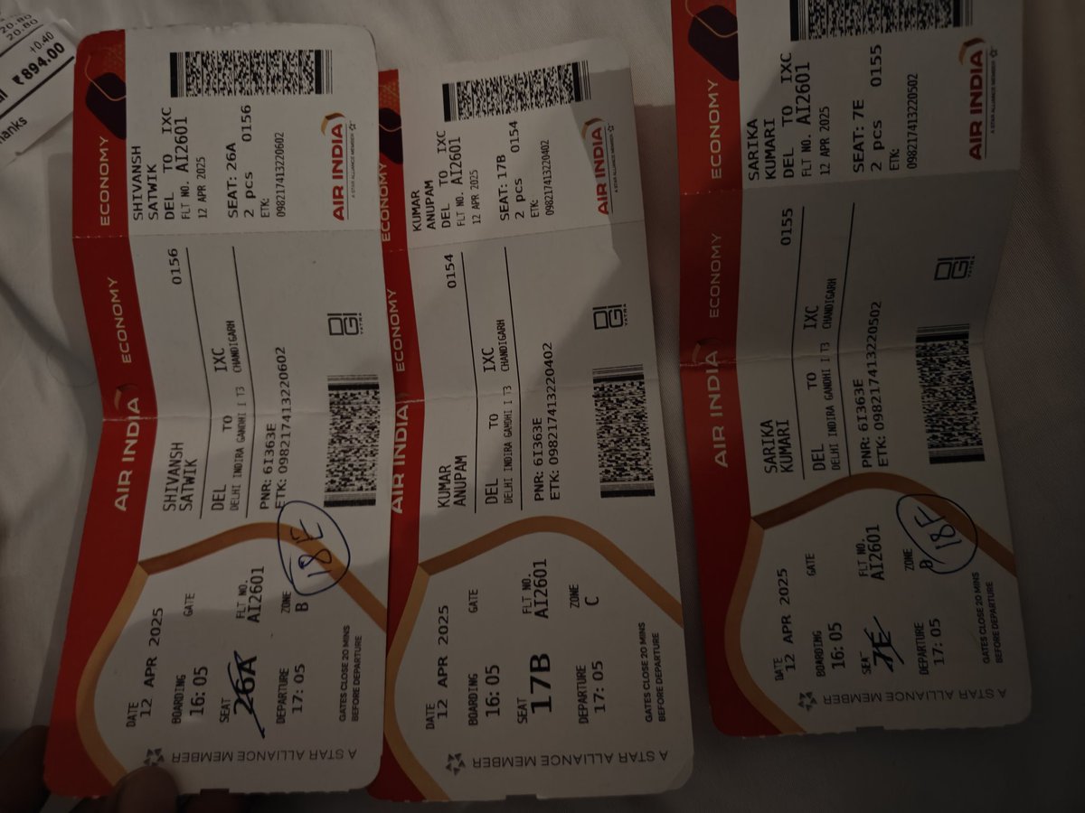 anupamkumar7's tweet photo. @airindia I travelled from Kolkata to chandigarh. I boarded two bag at kolkata airport but I didn't recieved my luggage at Chandigarh airport. Air india luggage team told me that your bag is missing. Kindly send my luggage. I am in deep trouble. Kindly provide my luggage. https://t.co/je1csjCNqk