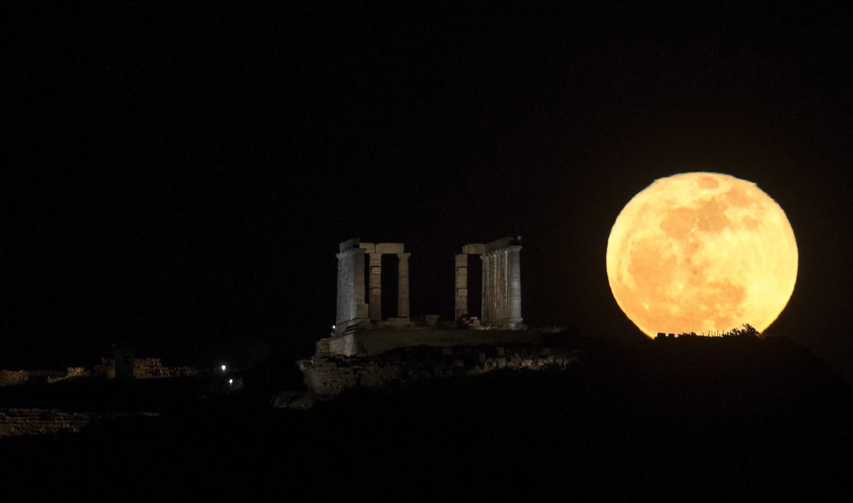 lolosmarios's tweet photo. Pink Moon
The full moon rises above the Ancient Temple of Poseidon at Cape Sounion.
#fullmoon
13-4-25 https://t.co/PA1nLozps6