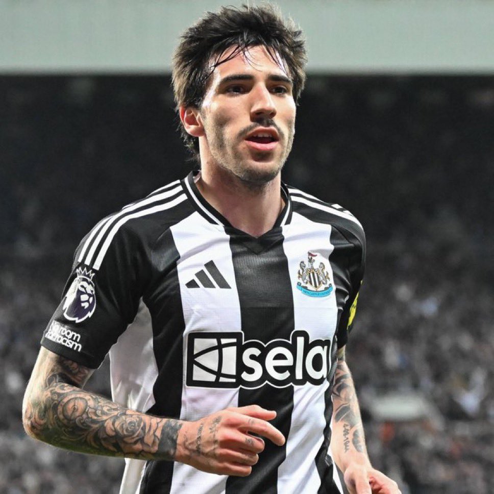 I am PROUD to say we have one of the best midfielders in European football🤩

▪️He’s a machine
▪️A technician with the ball
▪️A heart the size of a lion 🦁 

It’s a pleasure watching this man play football ⚽️ #NUFC ⚫️⚪️ #Tonali 🇮🇹