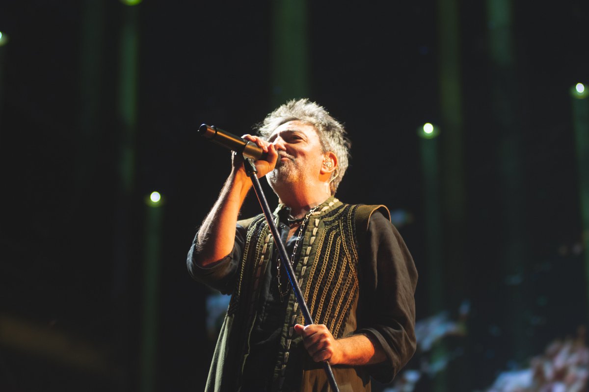 UnderShutter's tweet image. ADRIÁN DÁRGELOS junto a BABASÓNICOS en el cierre de la tercera fecha del #QuilmesRock2025 ✨
📷 @JacquelineOrion