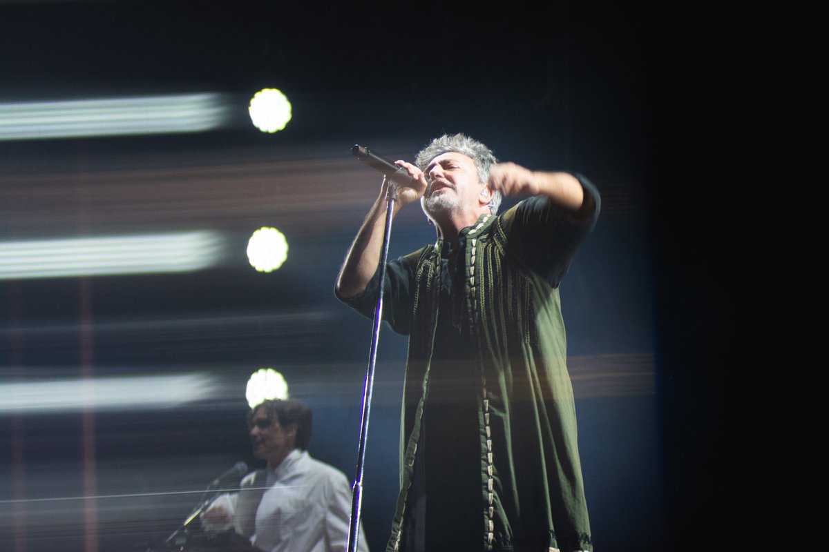 UnderShutter's tweet image. ADRIÁN DÁRGELOS junto a BABASÓNICOS en el cierre de la tercera fecha del #QuilmesRock2025 ✨
📷 @JacquelineOrion