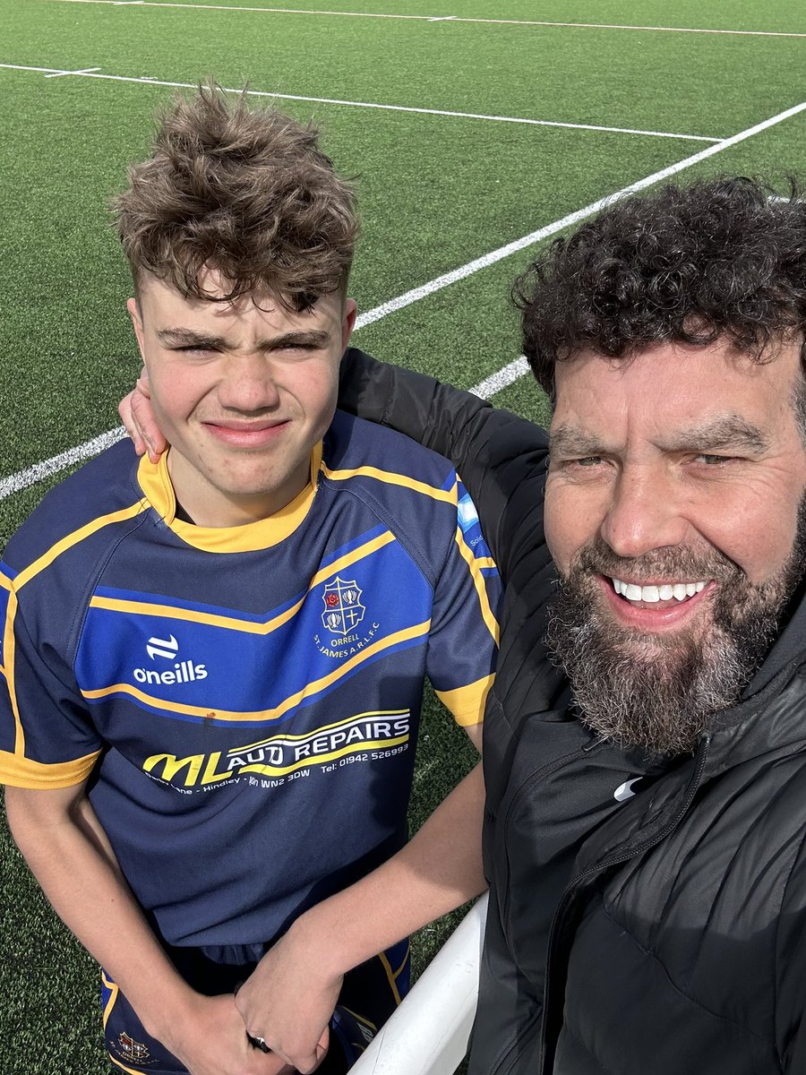 Got to grab a picture with my favourite player today 🔵🟡😎