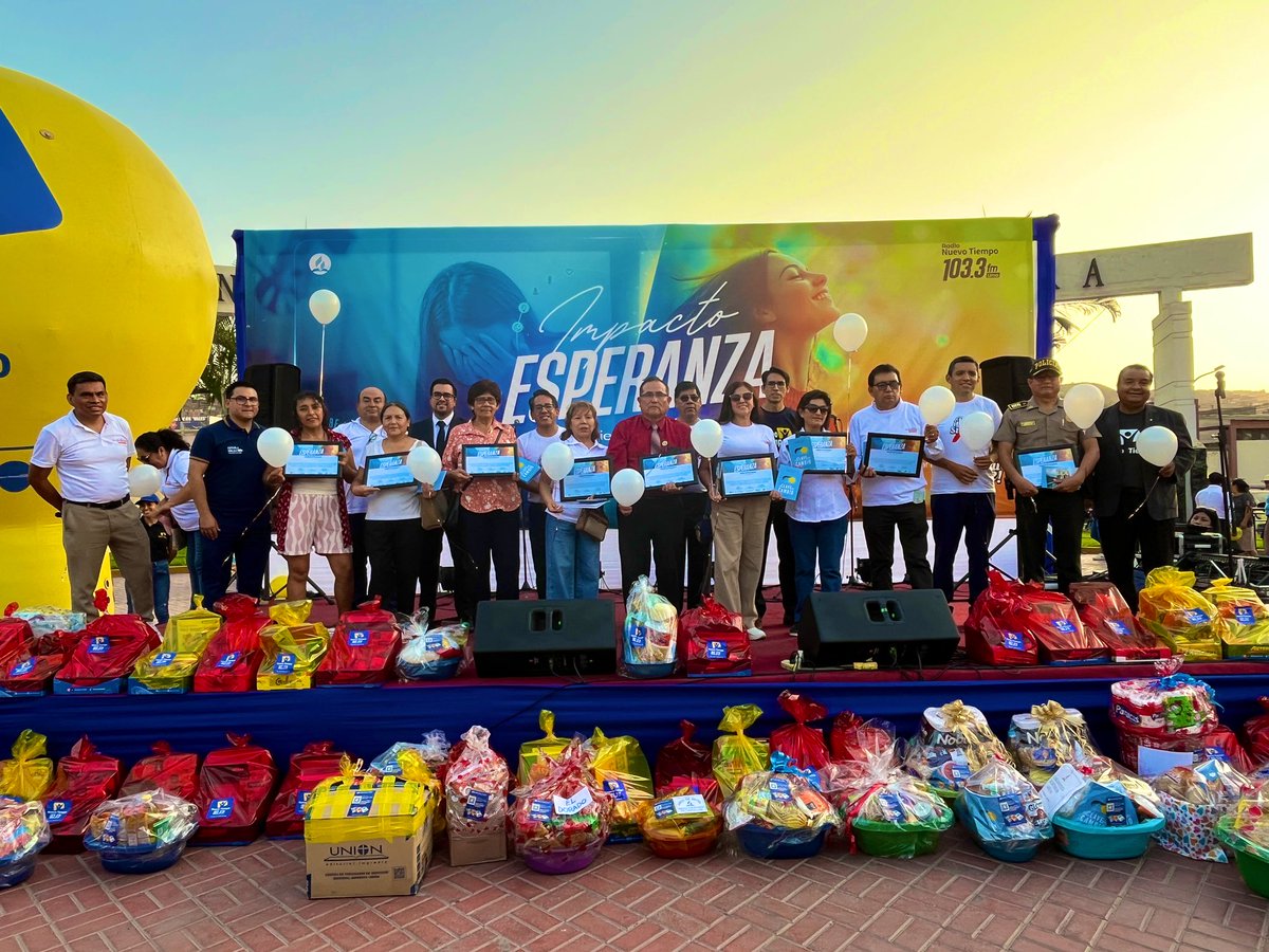 AdventistaMiCOP's tweet photo. ✨Policía nacional, autoridades locales, directores y representantes de los colegios públicos recibieron reconocimiento especial por participaron de la campaña de lectura #PeruSiLee en #ImpactoEsperanza 📚 https://t.co/jFt70WPrue