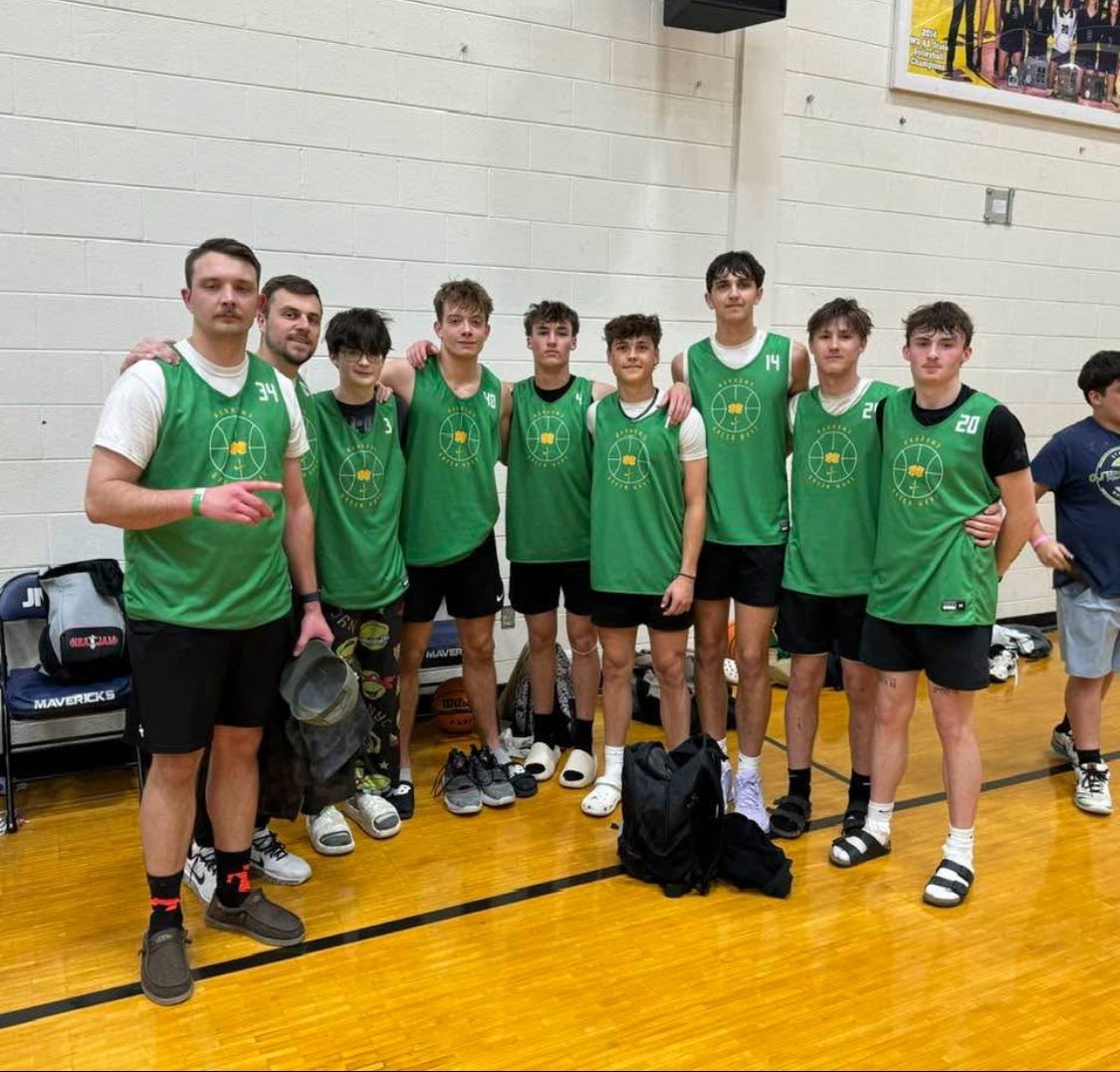 Hooped with these guys this weekend. The past is solid and the future is bright. 

#greenwave <a href="/Kolier_Maddox23/">Kolier Pruett</a>