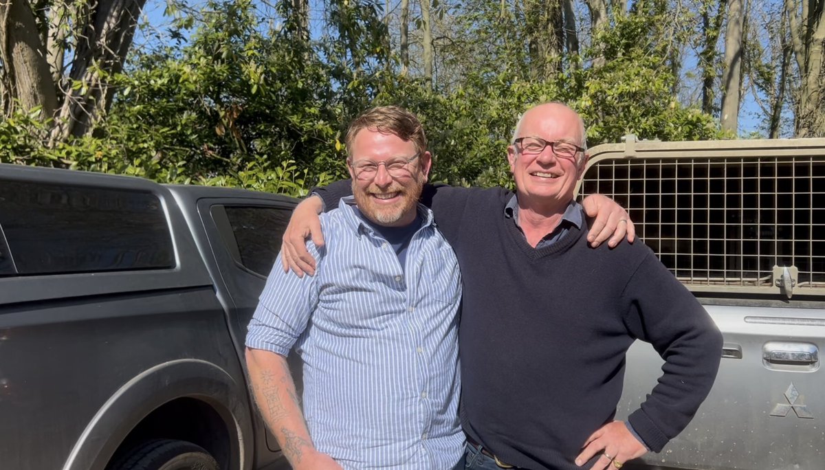 John Pawsey 🌞 tweet media