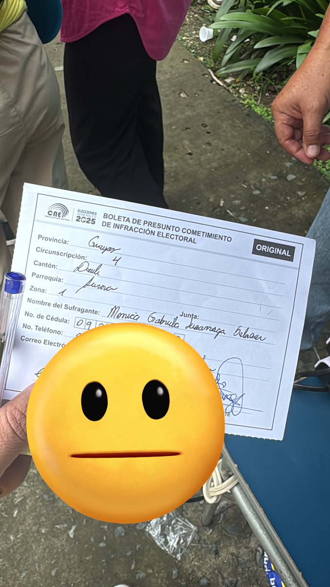 Somos iguales pero nos juzgan de diferentes maneras.

Ellas hacen parte del poder, uno como ciudadana no. 

Son una porquería <a href="/cnegobec/">cnegobec</a> 

#LuisaGonzalez