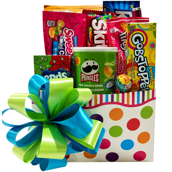 basketscanada's tweet image. Distance doesn’t stop Easter love! 📦💛 Send Canadian-made Easter baskets nationwide—packed with joy, colour &amp;amp; chocolatey cheer.
 #EasterGifting #BoodlesOfBaskets #GiftBasketsCanada #SupportCanadian #MadeInCanada