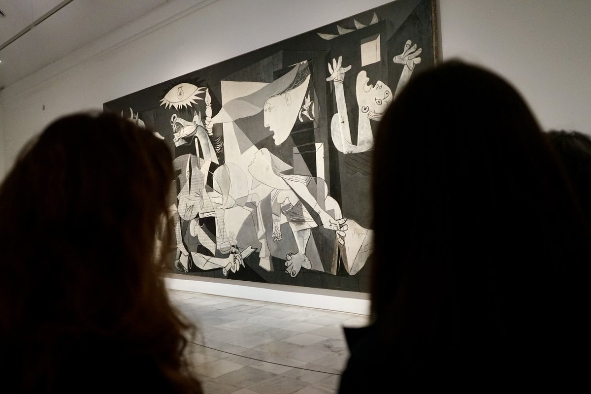 Irene Montero (@irenemontero) on Twitter photo El antifascismo pertenece a la historia del pueblo francés y del español. Hoy he podido revisitar el Guernica junto con mi querida <a href="/Clemence_Guette/">Clémence Guetté</a> , vicepresidenta de la Asambela Nacional francesa. En tiempos donde crecen los fantasmas del fascismo, la memoria es imprescindible El antifascismo pertenece a la historia del pueblo francés y del español. Hoy he podido revisitar el Guernica junto con mi querida <a href="/Clemence_Guette/">Clémence Guetté</a> , vicepresidenta de la Asambela Nacional francesa. En tiempos donde crecen los fantasmas del fascismo, la memoria es imprescindible