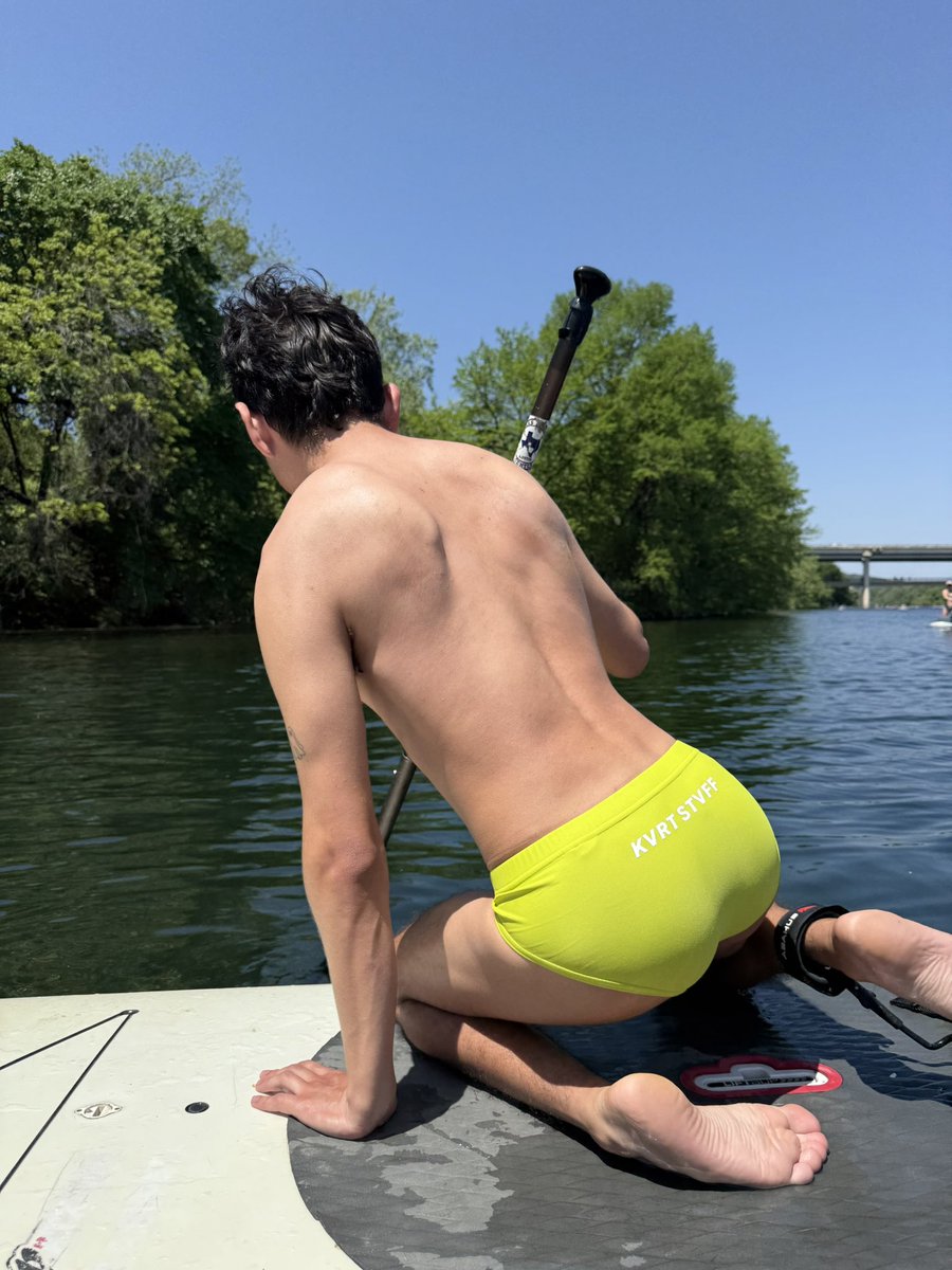 theonlyandyy's tweet photo. Wanna play mermaids? https://t.co/0OKGlvc9no