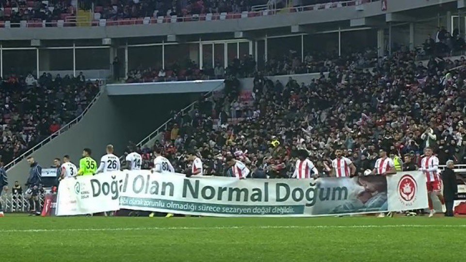 Kadın Dayanışma Komiteleri (@kadindayanismak) on Twitter photo Doğal olan sizin dayatmalarınız değil, kadınların doğum yöntemlerine hekimleri ile birlikte karar vermesidir.
Sağlık Bakanlığı (<a href="/saglikbakanligi/">T.C. Sağlık Bakanlığı</a>) öncelikle doğurduğumuz yavrularımıza ne olduğunun, el kadar bebeklerin özelleştirilen sağlık sisteminde para uğruna, çetelerin elinde Doğal olan sizin dayatmalarınız değil, kadınların doğum yöntemlerine hekimleri ile birlikte karar vermesidir.
Sağlık Bakanlığı (<a href="/saglikbakanligi/">T.C. Sağlık Bakanlığı</a>) öncelikle doğurduğumuz yavrularımıza ne olduğunun, el kadar bebeklerin özelleştirilen sağlık sisteminde para uğruna, çetelerin elinde