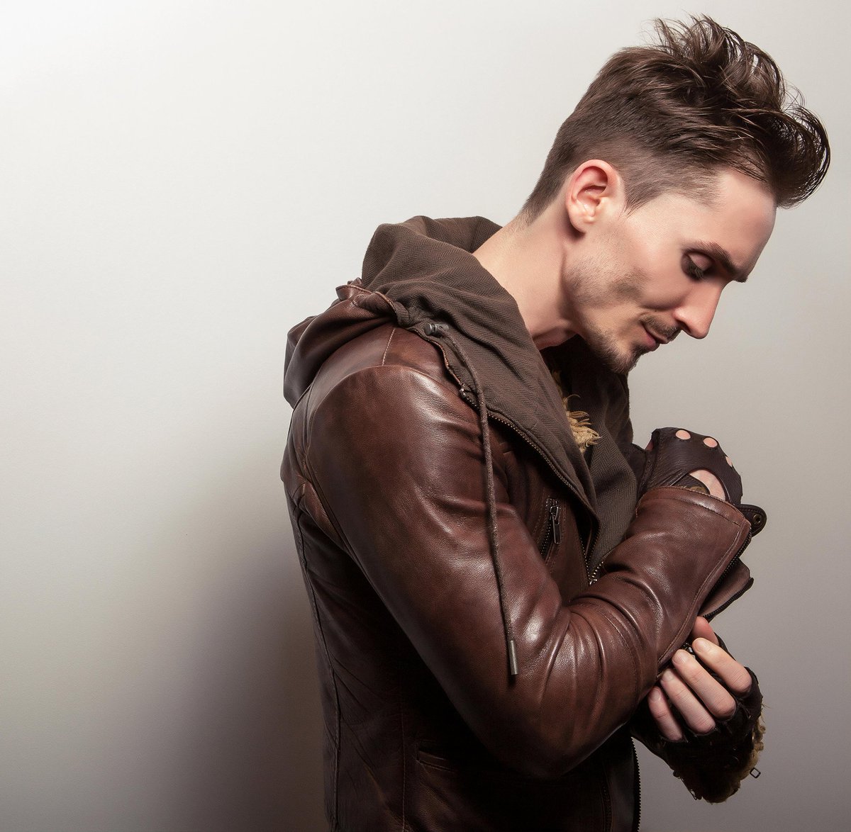 leathercz22's tweet photo. Feel free to retweet, but don't repost from your account. Photos are purchased and copyrighted. Thanks for understanding 😉

#maninleather #maninleatherjacket #leather #leatherman #leatherguy #leatherjacket #guyinleather #guyinleatherjacket https://t.co/xbcEdWcFnY