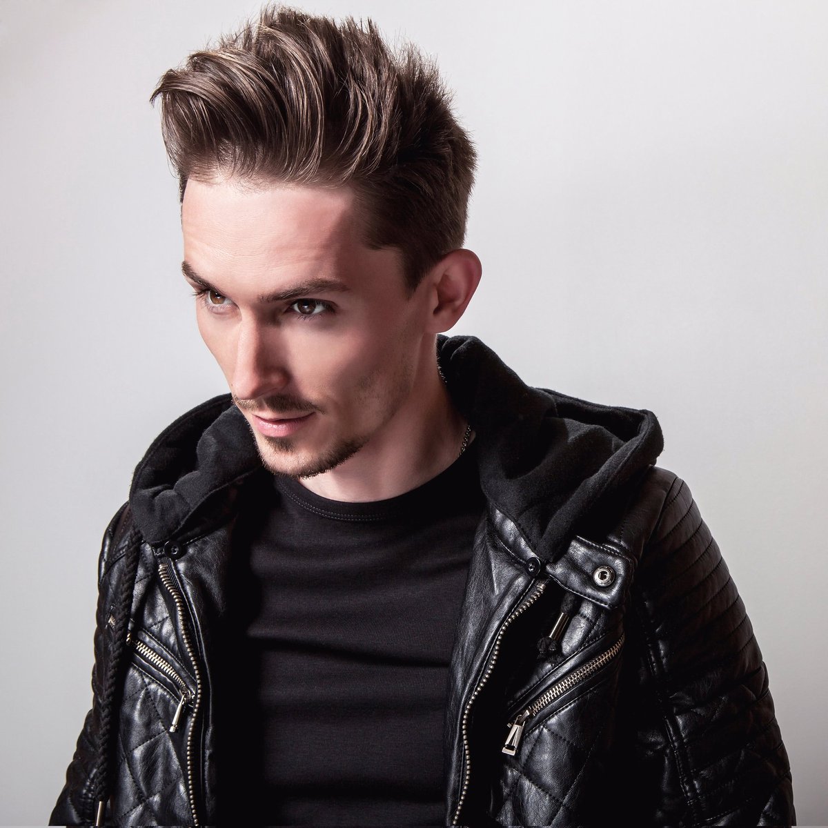 leathercz22's tweet photo. Feel free to retweet, but don't repost from your account. Photos are purchased and copyrighted. Thanks for understanding 😉

#maninleather #maninleatherjacket #leather #leatherman #leatherguy #leatherjacket #guyinleather #guyinleatherjacket https://t.co/xbcEdWcFnY