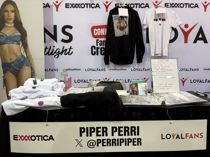 Watch Piper Perri's leaked NSFW photo on TwXstars