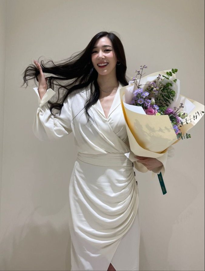 <a href="/urmissdelyon/">Flora ☆ noiva do Gael ♡</a> Que nosso futuro, presente, seja a cada dia mais forte, seguindo no caminho da cumplicidade e amor.
Espero conseguir ser para você, tudo o que mereces.

A Amo infinitamente minha princesa!

Que esse, seja o primeiro de muitos anos, ao seu lado!