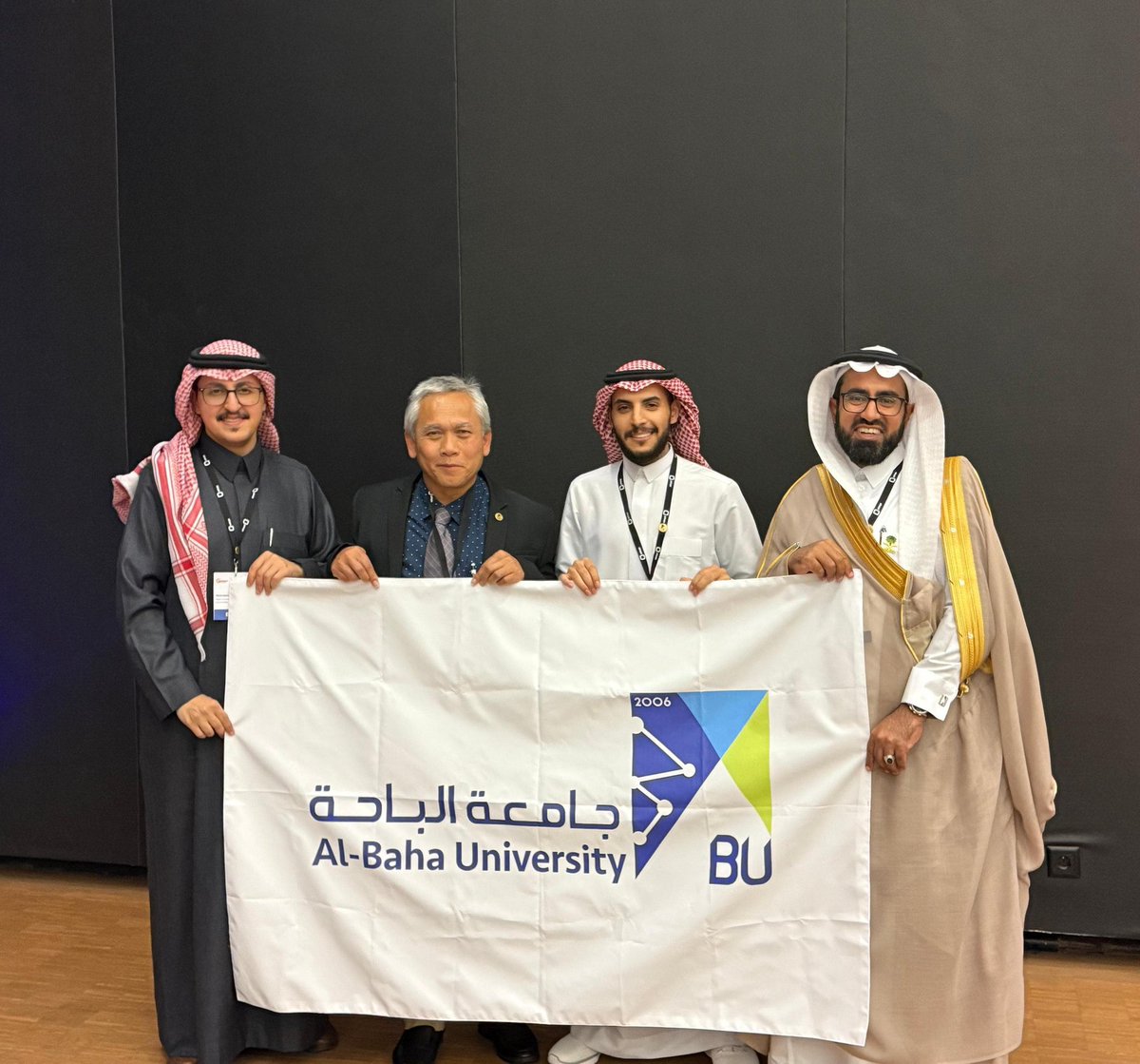 #جامعة_الباحة تواصل تميزها في المحافل الدولية، وتُتوج بـ الميدالية البرونزية في #معرض_جنيف_الدولي_2025 عن اختراعها المشارك  InstaMon PackCap ، في إنجاز يُضاف لسجل الجامعة الحافل في دعم الابتكار والبحث وريادة الأعمال.