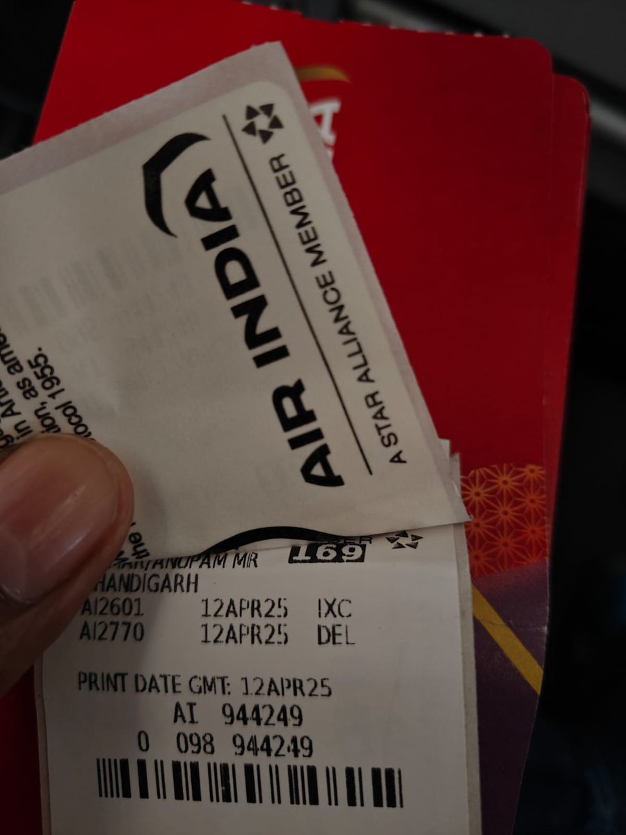 anupamkumar7's tweet photo. @airindia @RahulGandhi @ABPNews @ZeeNews @aajtak I am traveling with my small kids &amp;my wife.U didn't gave my https://t.co/t56VbykcRc the moment I am in amritsar,tomorrow I will leave for manali.I don't have any clothes to wear.Last 2 days i am continuously contacting ur kolkata team,chandigarh team but respond 
PIR- IXCAI14798 https://t.co/1gwz66pRBG