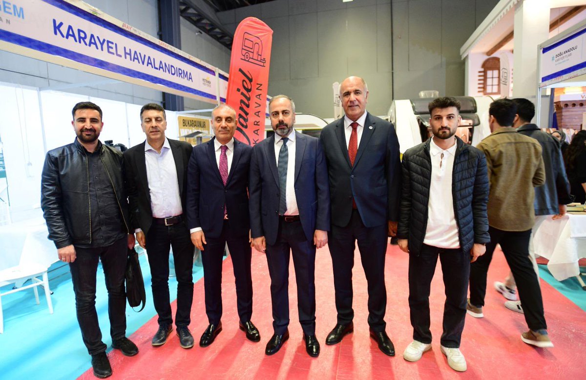 Cumhurbaşkanlığı İnsan Kaynakları Ofisi Koordinatörlüğü ile <a href="/HaberVANYYU/">VAN YYÜ</a> ev sahipliği düzenlenen Doğu Anadolu Kariyer Fuarı kapsamında, “Yetenek Her Yerde” teması çerçevesinde gerçekleştirilen etkinlikte “ Uluslararası Akademik İşbirlikleri ” başlıklı konuşmamızı gerçekleştirdik.
