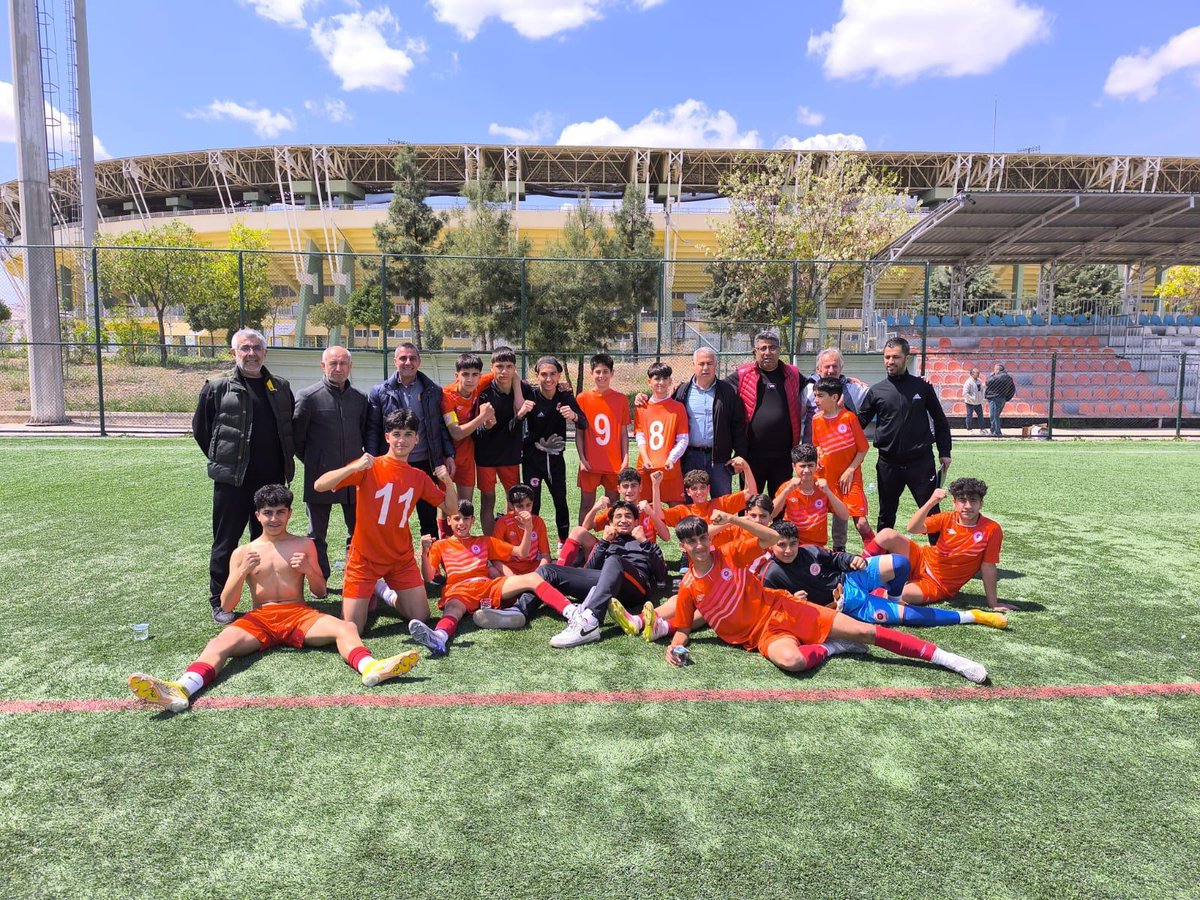 İlimizde oynanan U-14 ikinci kademe grup maçlarında şampiyon olan Batman petrolspor'u tebrik eder Antalya’da oynanacak yarı final maçlarında başarılar diliyorum. <a href="/A_Albunar/">Abdullah Albunar🇹🇷</a> <a href="/CnpTrgt/">Cenap Torgut</a> <a href="/MuratBasyan1/">Murat Basyan</a> <a href="/abdullahaslan68/">Abdullah Aslan</a> <a href="/adnan_yukselir/">Adnan Yükselir</a> <a href="/kayahalit4/">kaya halit</a> <a href="/hasanip37604372/">hasanipek</a> <a href="/seneraydin5555/">Şener Aydın</a>