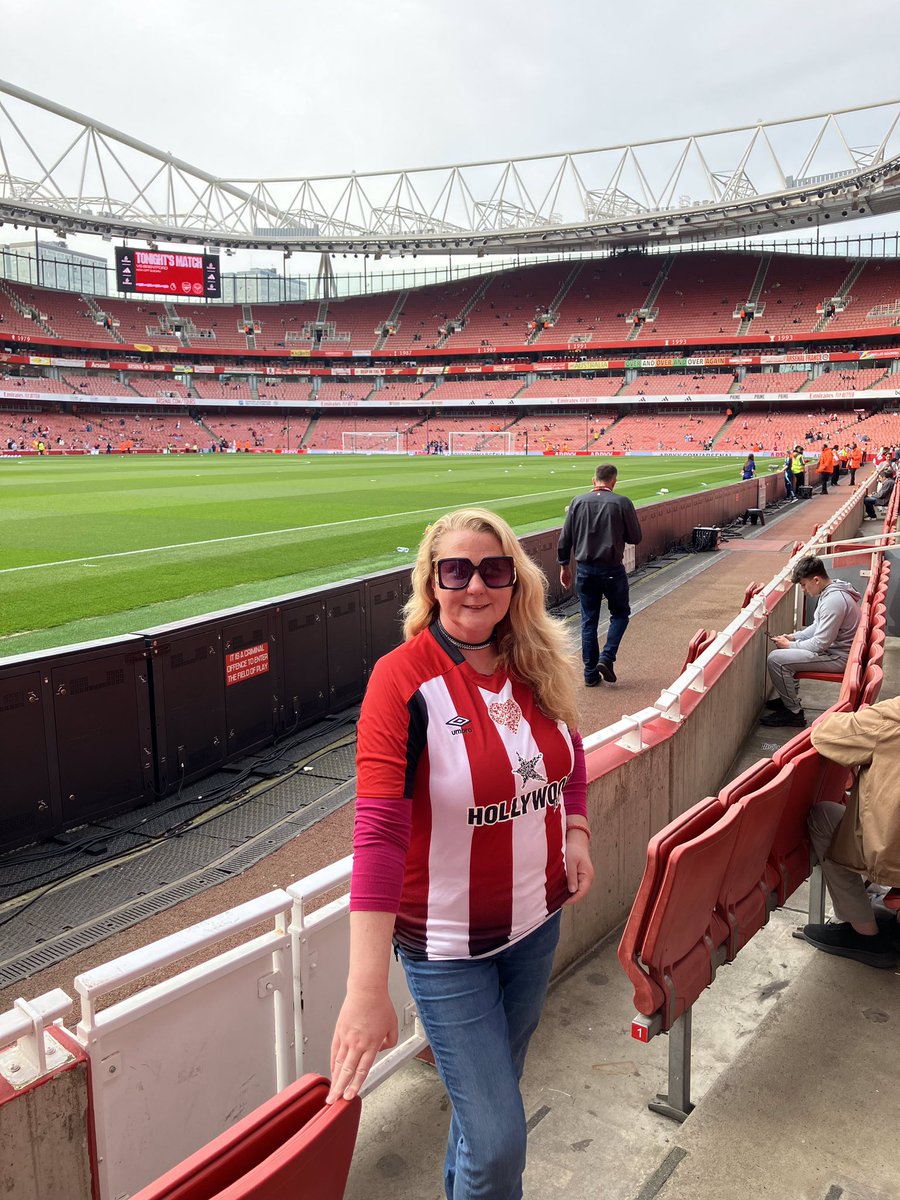 qmcdesign's tweet photo. #brentfordfc #arsenal #footballgirl https://t.co/rOkTHqvRiV