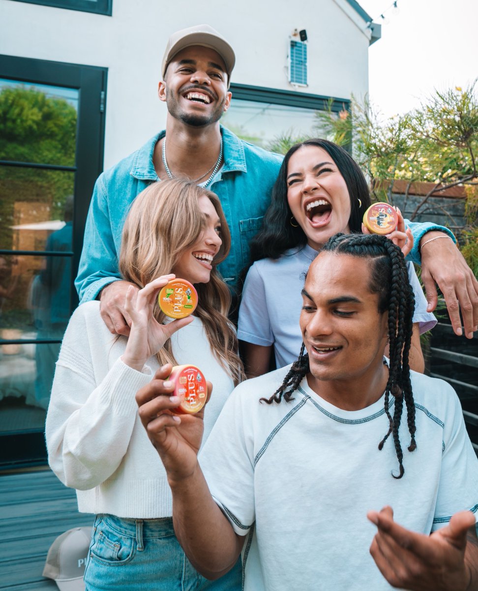 vizcomarketing's tweet image. At Vizco Marketing, we create content that feels warm, connected, and real. 🧦☕🧺⁠
⁠
#vizcomarketing #lifestylephotography #cozycontent #creativeproduction #brandsession #weedtwitter