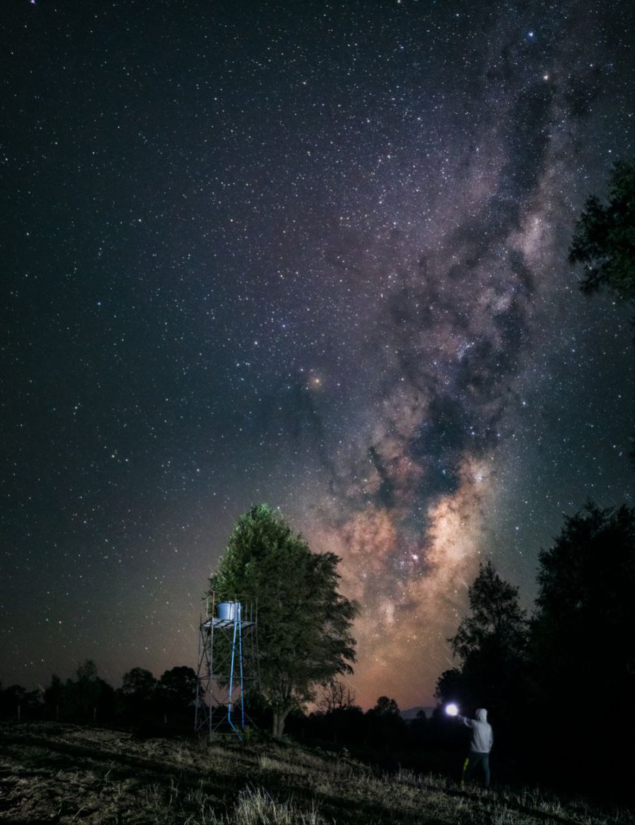 smartphone_astr's tweet photo. By Cristian🇨🇱 "The #milkyway of April 2023, re-edited and processed
📱 #Poco X3 NFC
📷 #Gcam Fuse Pro 2.0
⚙️ XML FP_Dano-Fuselfie 2.1
✨ #nightsight (#Astrophotography mode)
🔎 Main - further details in Alt text / #Astrophotography #smartphone_astrophotography #mobilephotography https://t.co/LByUHAFXfq