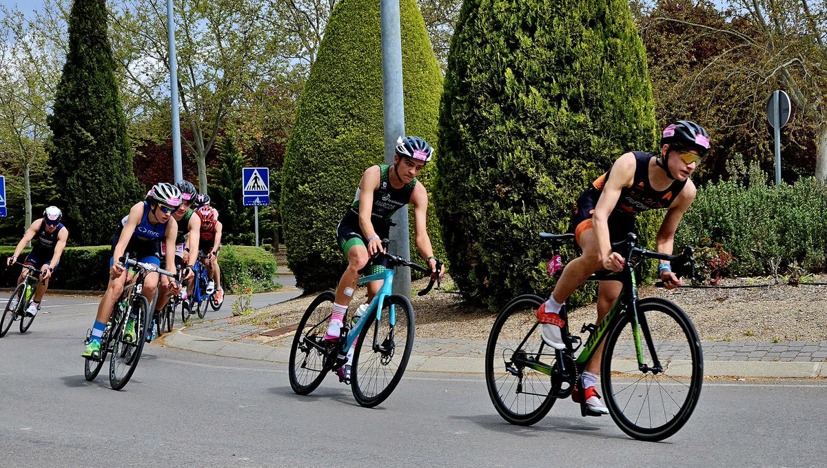 ECiclistaGuadia's tweet photo. Un espectáculo el campeonato de España de Duatlón celebrado en #CiudadReal #Picón #Casaruralciclista https://t.co/ckJk99e201