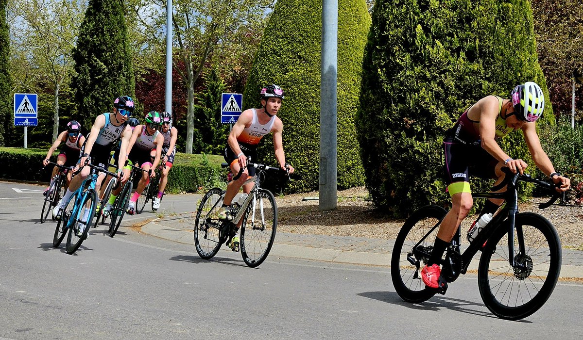 ECiclistaGuadia's tweet photo. Un espectáculo el campeonato de España de Duatlón celebrado en #CiudadReal #Picón #Casaruralciclista https://t.co/ckJk99e201