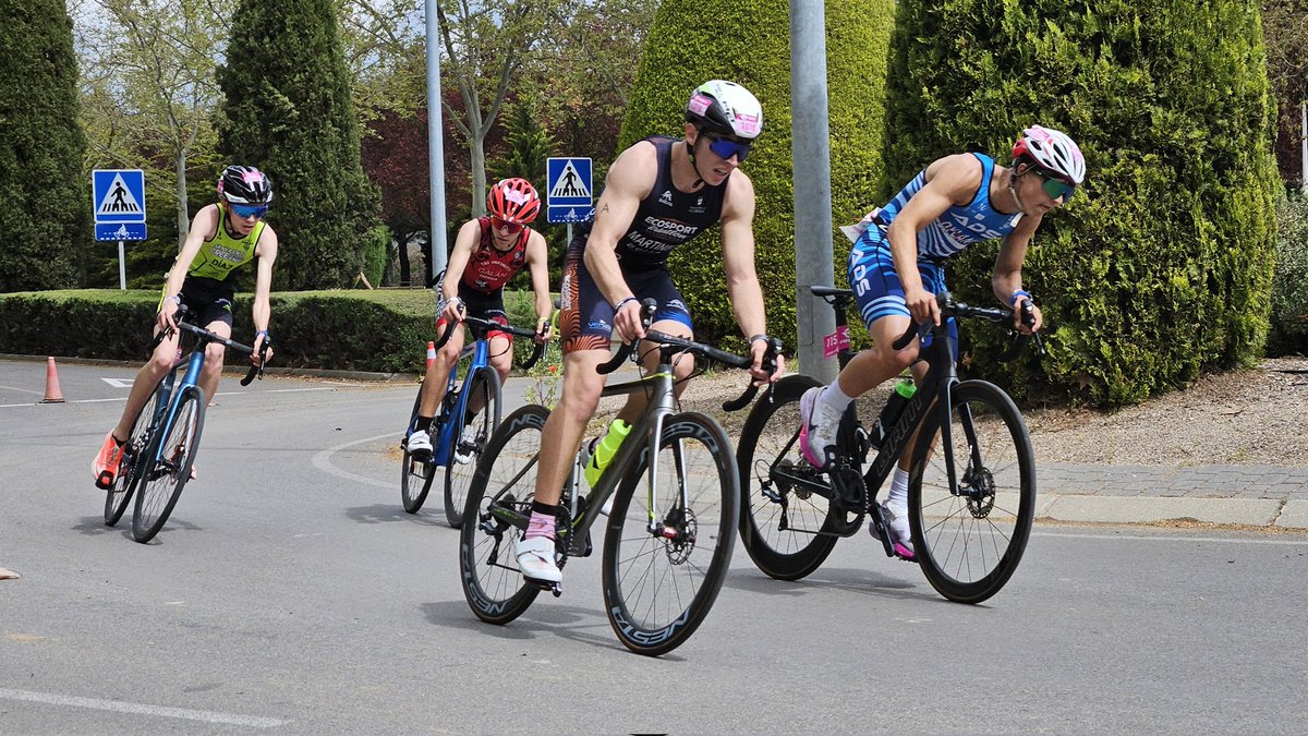 ECiclistaGuadia's tweet photo. Un espectáculo el campeonato de España de Duatlón celebrado en #CiudadReal #Picón #Casaruralciclista https://t.co/ckJk99e201