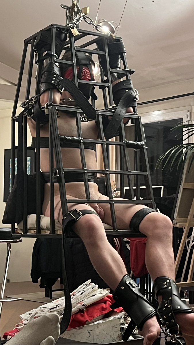 ⛓️<a href="/Argos_world/">Argos</a> mon Slave est finalement au moins aussi pervers que moi 🤔
C’est lui qui a fait ça, et qui n’a pas l’intention de le libérer cette nuit… 😇🔒
<a href="/juju732001/">PupAku</a>