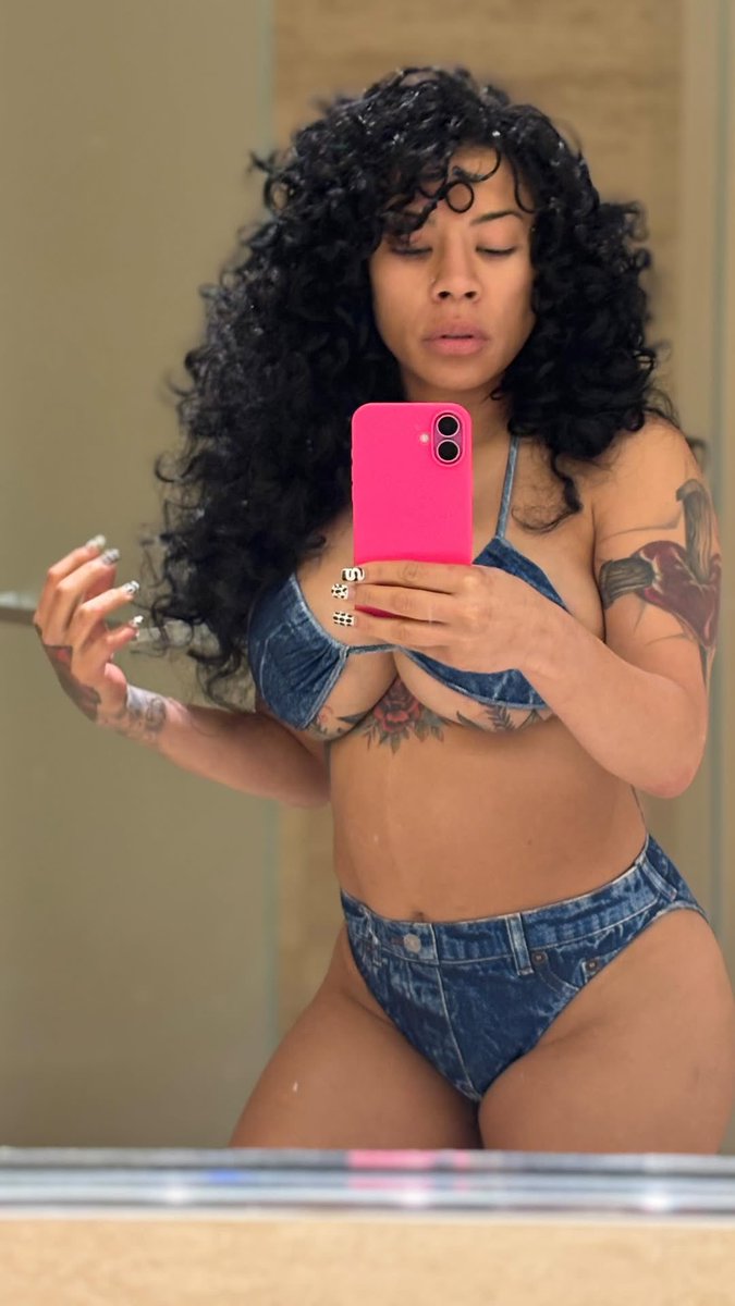 TheShadeRoom's tweet photo. Keyshia Cole in all denim! 😮‍💨 #TSRStaffBD https://t.co/OglEQcGD6C