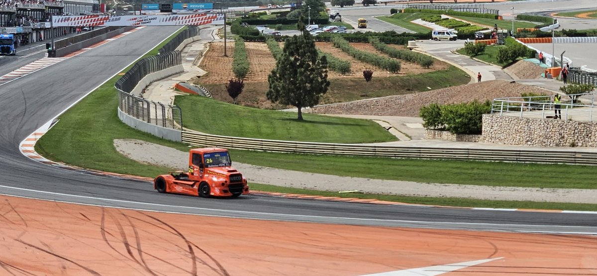 StrongRoot666's tweet image. Carrera de camiones en el circuito Ricardo tormo 😎💪