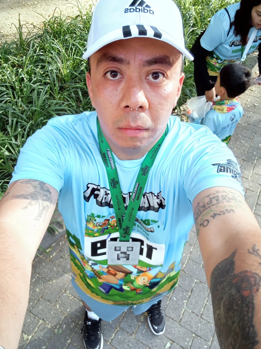iHectorJavier's tweet image. Nuestra meta era acabar en menos de 45 minutos los 5k y me sorprendió mucho que acabamos en 30:55 #MinecraftRun