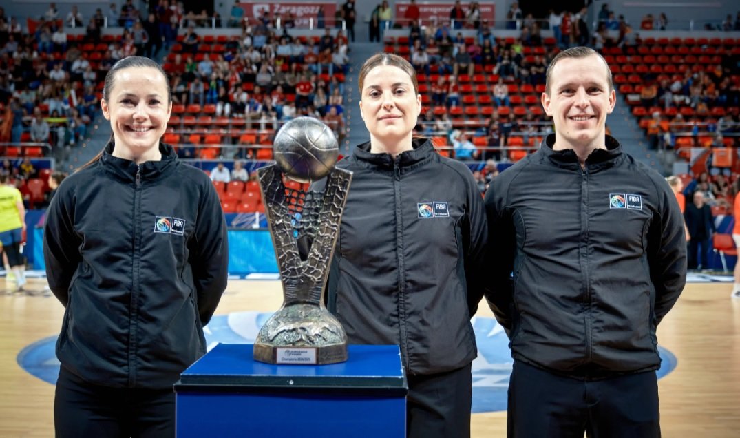 rdavmam's tweet image. 🏀 Hoy, la árbitra tinerfeña Ariadna Chueca ha formado parte del trío arbitral en la gran final de la Euroliga femenina en Zaragoza. Hace unos meses representó a España en los Juegos Olímpicos de París 2024.
🏴 ¡Gracias, Ariadna, por llevar el nombre de Tenerife a lo más alto!