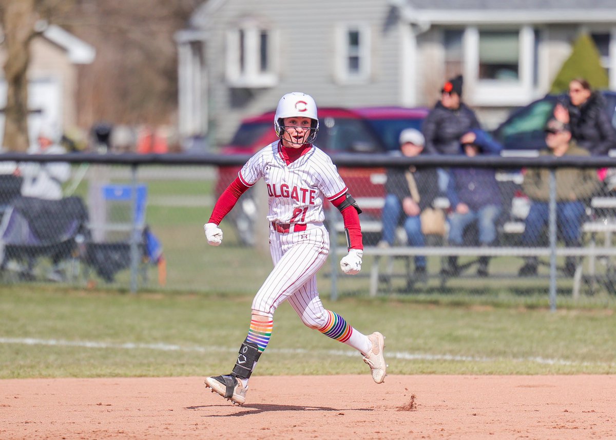 ColgateSoftball's tweet photo. That two-homer game feeling >>> 

📸 @OliviaHokanson https://t.co/wmwrfiMUMJ