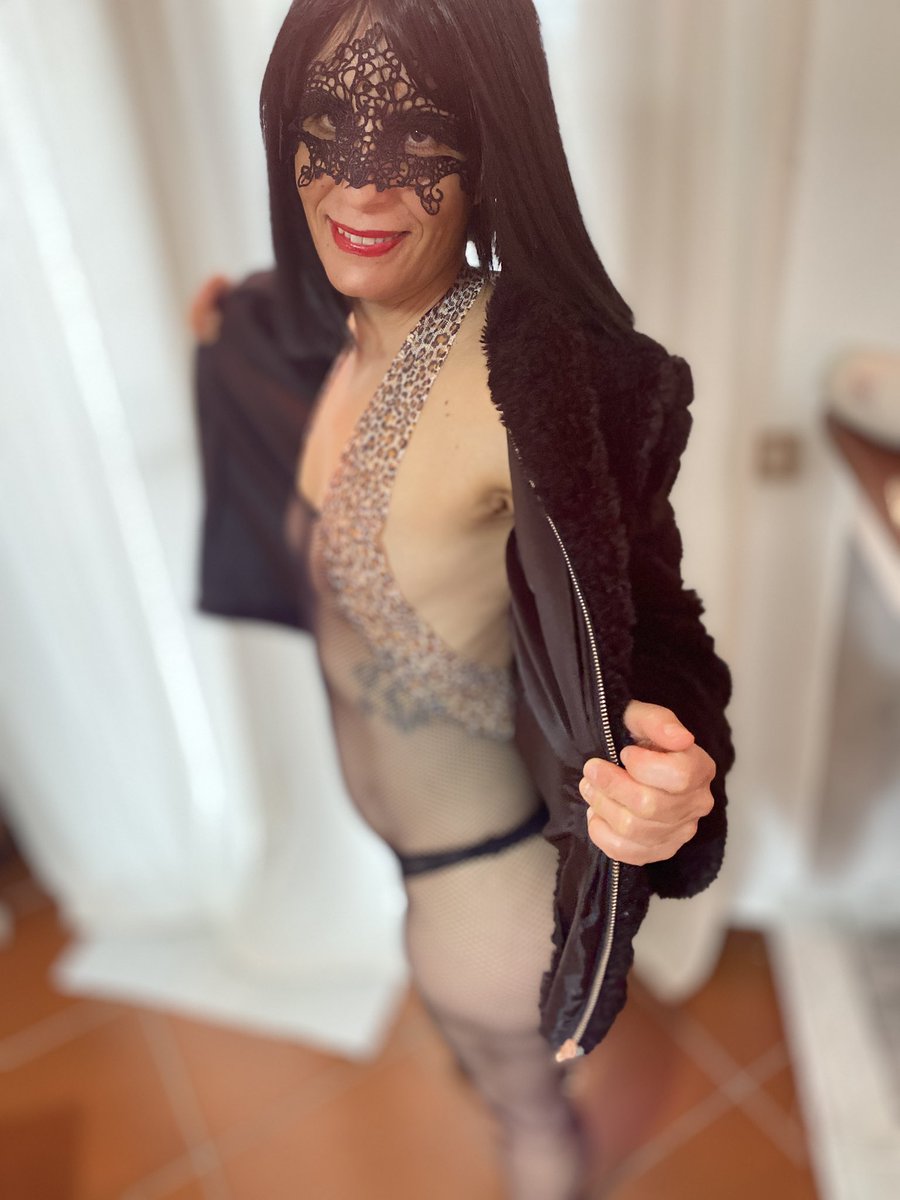 MarydPrivate's tweet photo. I’m on fire…is there some brave?! #italianMILF #milf #onlyfans 

https://t.co/rJ4ONTIGEe https://t.co/joYZgDUwep
