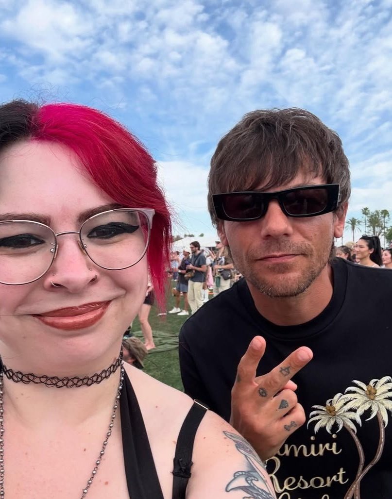LouisMxOficial's tweet photo. ¡Louis con fans en Coachella! 

📸: iwner, wowimsarina, abigaiilcomrie, jadynontour https://t.co/MeBFTmA7pA