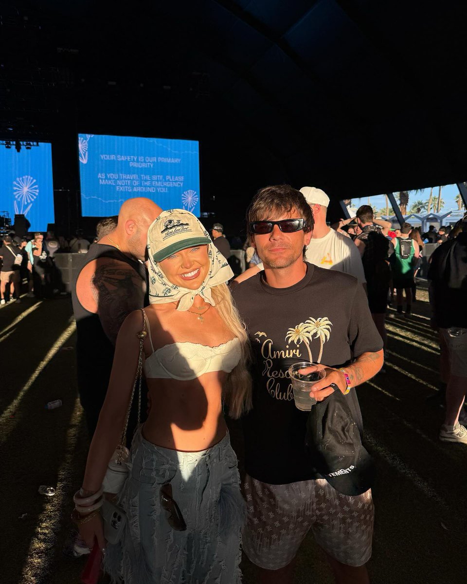 LouisMxOficial's tweet photo. ¡Louis con fans en Coachella! 

📸: iwner, wowimsarina, abigaiilcomrie, jadynontour https://t.co/MeBFTmA7pA