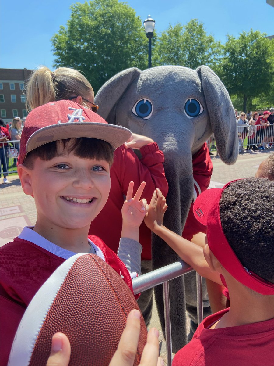 fats0525's tweet photo. Like to give a shout-out to @Mazeboy4 and @JalenMilroe along with other tide greats on making my lil mans day yesterday ! He got signatures and even talked to Jalen and maze! Roll Tide #FTTB https://t.co/wwwyU0wK7l