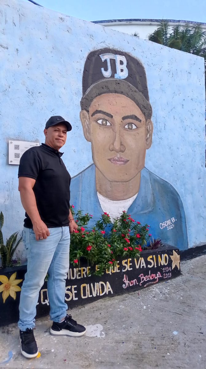 «Es lo más duro para un padre tener que recoger a su hijo y no sentirlo ni siquiera palpitar. Quieran mucho a sus hijos todos los días, porque el mañana no existe», Óscar Bedoya. Su hijo, John Anderson, fue asesinado en medio del conflicto en la Comuna 13.