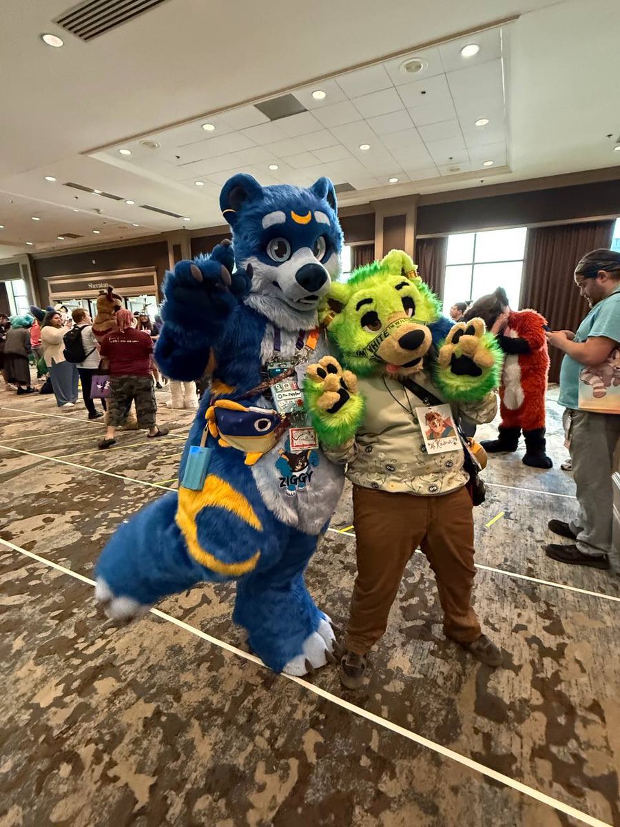 Omg I met some bears at #TFF2025 
Photo Dump coming soon…
Also if you took pics with me send em my way!