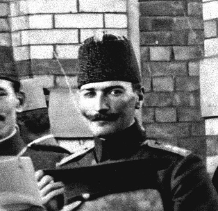 daimagzt's tweet photo. ❝Kahredici bir istibdada karşı ancak ihtilal ile cevap vermek ve köhneleşmiş çürük idareyi yıkmak, milleti hâkim kılmak, kısacası vatanı kurtarmak için sizi vazifeye davet ediyorum!❞

—Mustafa Kemal, 1906. https://t.co/BNQfpF5uwG