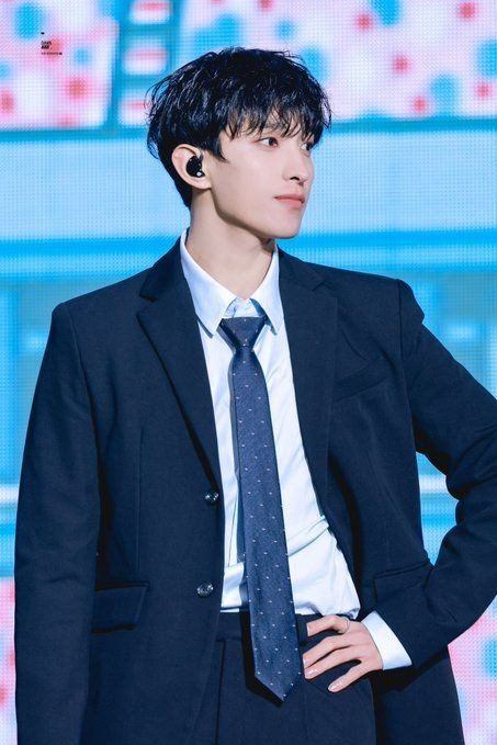 hourlydokyeom_'s tweet photo. #도겸 #DOKYEOM #DK #세븐틴 #SEVENTEEN @pledis_17 https://t.co/VxiCEcUNLG