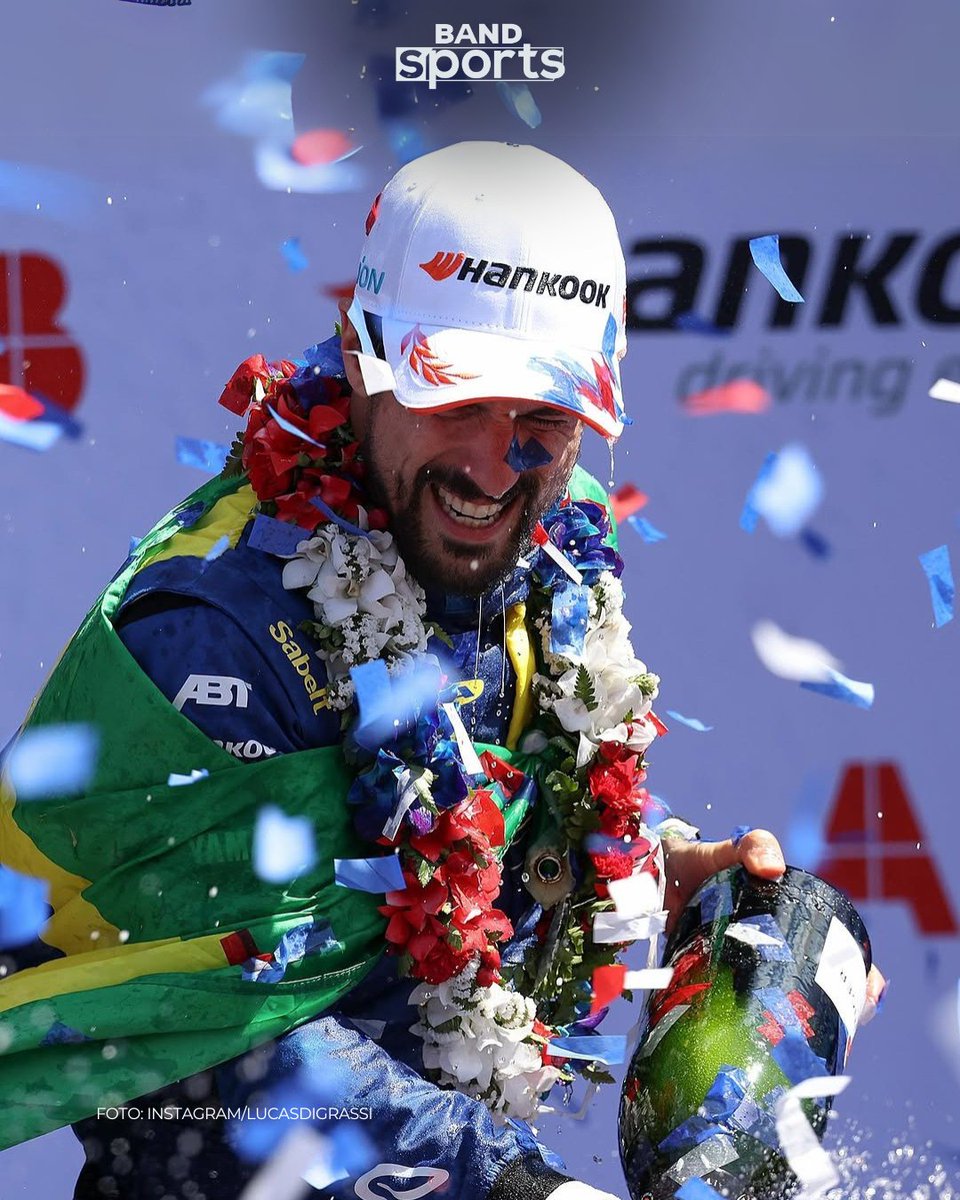 bandsports's tweet image. PRA ENTRAR NA HISTÓRIA 🏆🍾🎉 Lucas Di Grassi conquistou o segundo lugar no E-Prix de Miami, na tarde do último sábado (12). Este foi o primeiro pódio da história da equipe Lola Yamaha na Fórmula E.

#FEnoBandSports #FormulaE #EPrixMiami #LucasDiGrassi #Yamaha