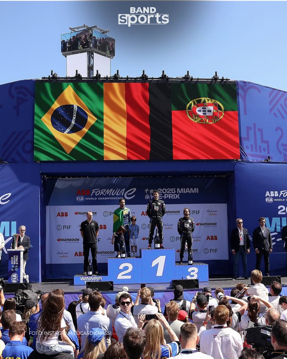 bandsports's tweet image. PRA ENTRAR NA HISTÓRIA 🏆🍾🎉 Lucas Di Grassi conquistou o segundo lugar no E-Prix de Miami, na tarde do último sábado (12). Este foi o primeiro pódio da história da equipe Lola Yamaha na Fórmula E.

#FEnoBandSports #FormulaE #EPrixMiami #LucasDiGrassi #Yamaha