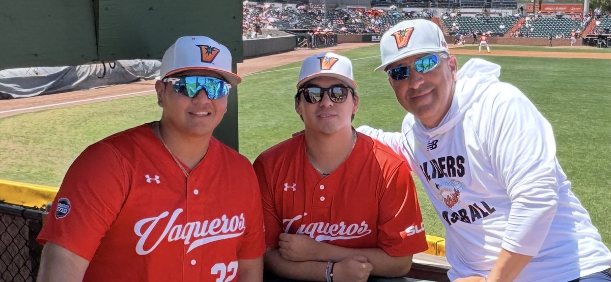Always great seeing these former <a href="/SharylandBaseb1/">Sharyland Baseball</a> players.   <a href="/KFuegos/">Kike_cienfuegos</a> <a href="/MartinVzz32/">vazquez</a>