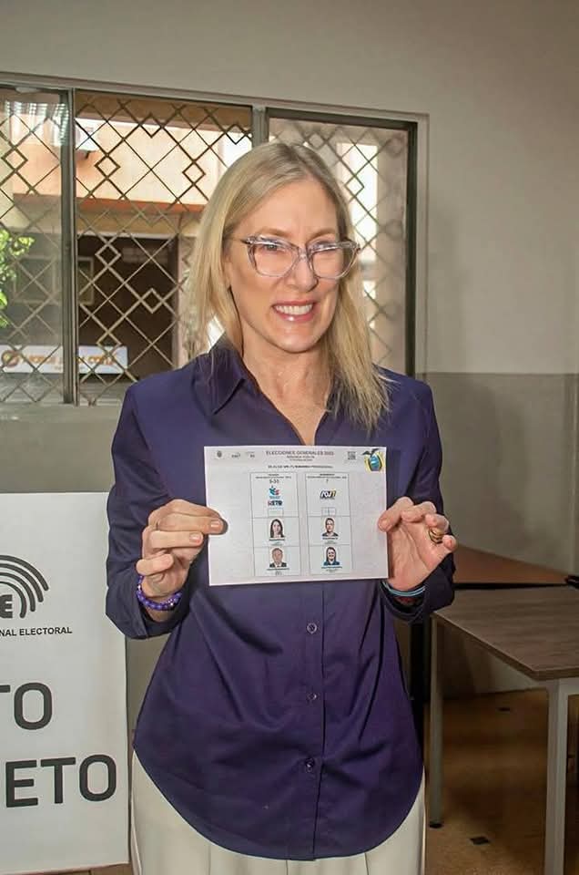 CrisAlvaradoooo's tweet image. Cuando la gente te diga que no existe la lucha de clases, enséñales quienes tienen multa y quienes no: