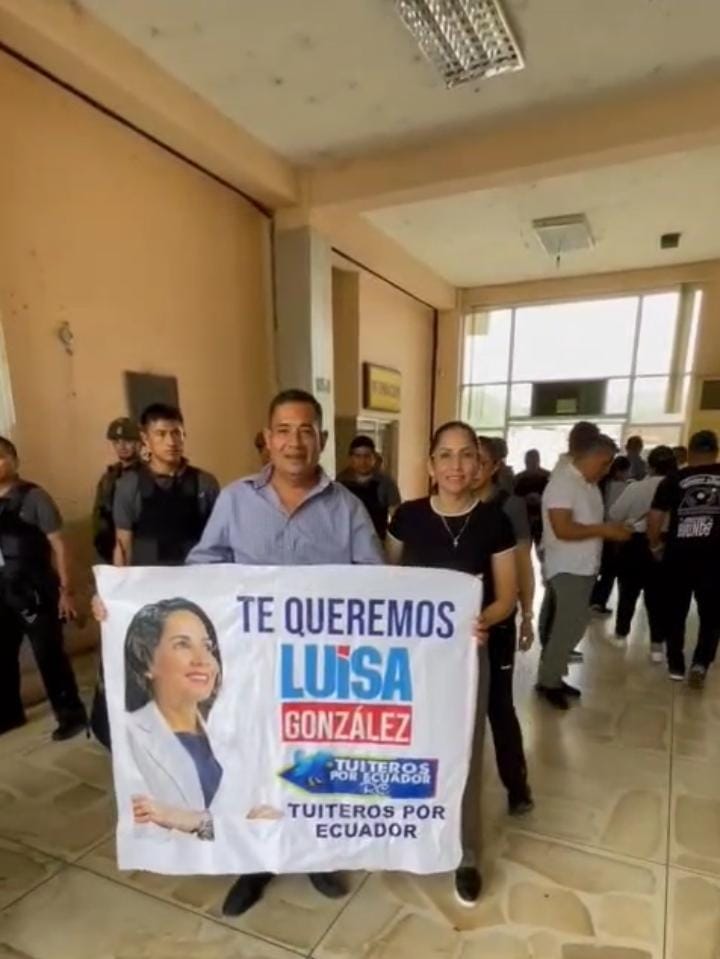 <a href="/TuiterosTungura/">Tuiteros Tungurahua</a> <a href="/DiegoBorjaPC/">Diego Borja Cornejo</a>