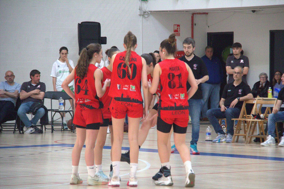 LionessBball's tweet photo. | F4 CyL - Junior |

Después de esta increíble #F4CyL2025, solo podemos dar las GRACIAS.

A @PonceVaCB , @bfemeninoleon y @sanidubasket por su entrega y deportividad.  

Y, por supuesto, a @FBCyL por hacerlo posible.

¡Qué gusto compartir cancha, emociones y grandes momentos así! https://t.co/LmOmDgIBRL