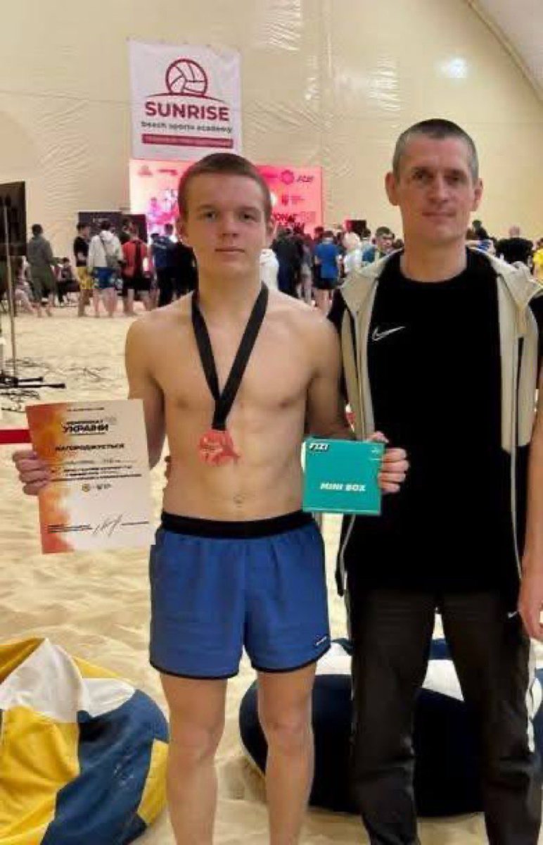 A young hero Kyryl Illyashenko. He saved many lives today in Symy, 
13 year old Kirill was on a bus today with his mother. Despite head injuries he managed to deblock the bus on fire and saved lives #StopRussia #StandWithUkraine